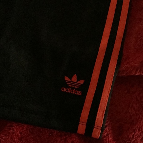 Adidas Velvet skirt with red strips - Picture 2 of 7